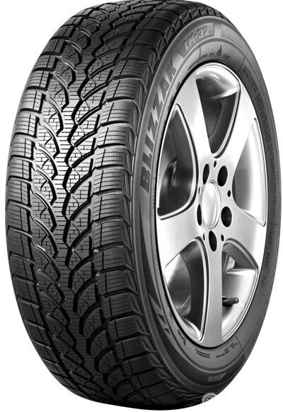 I bez hřebů dokáže prý Blizzak LM-32 vyjet kopec po uklouzaném sněhu. Zdroj: www.bridgestone.cz