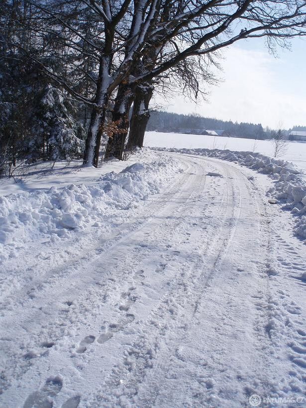 Nasazování řetězů si zkuste nejprve „nanečisto“ a ne až ve chvílích, kdy je budete nutně potřebovat. Foto: Martin Singr