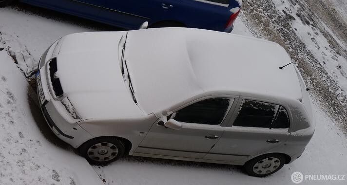 Zima již pomalu končí, přesto se vyplatí vydat se do obchodu pro zimní pneumatiky. Foto: Martin Singr