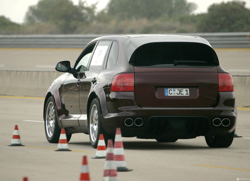 Na Continental CrossContact UHP se mohou spolehnout i řidiči výkonných SUV. Foto: www.conti-online.com